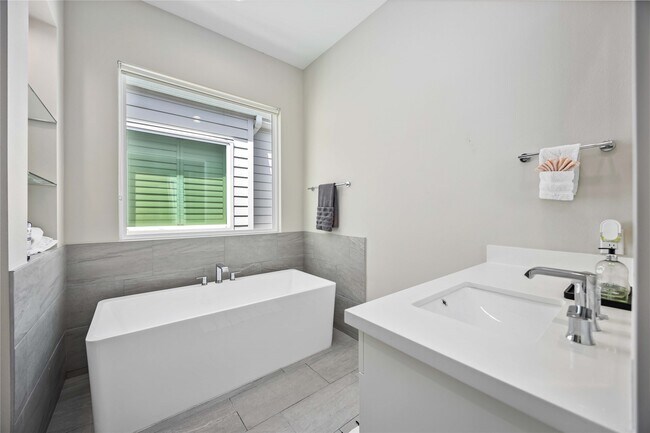 Building Photo - 5821 Kansas St