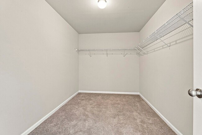 Building Photo - 636 Amrose Way