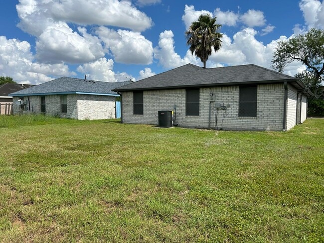 Building Photo - 521 N S St