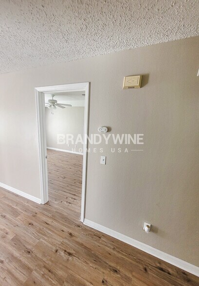 Building Photo - 323 Summer Sails Dr