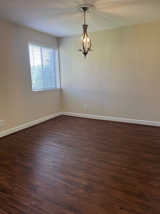 Building Photo - 2 BEDROOM 2 BATH CONDO WITH ALL UTILITIES ...