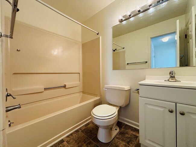 Building Photo - 402 Berryfield Ln