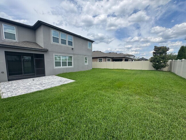 Building Photo - Spacious 5-Bedroom Riverview Home
