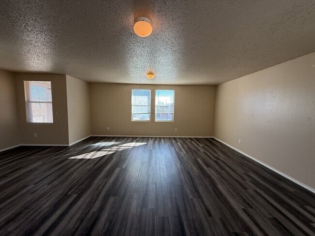 Building Photo - 3625 Clydesdale Dr