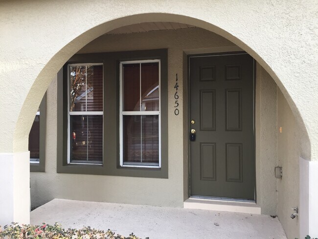 Building Photo - 3 bedroom townhouse in the desired Avalon Park