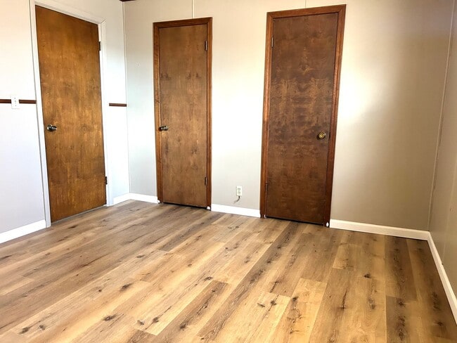 Building Photo - Great Space, Convenient Location