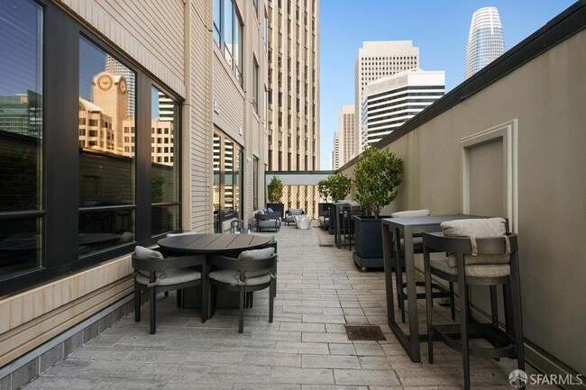Building Photo - 690 Market St