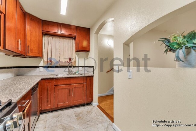 Building Photo - 655 Brockhurst St