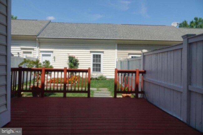 Building Photo - 1115 Crestfield Dr