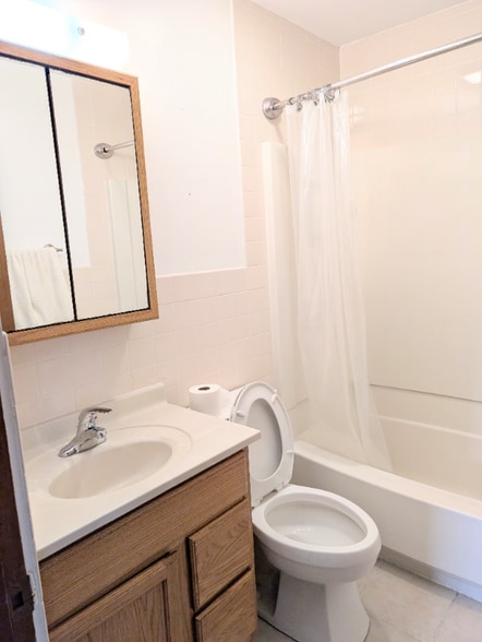 Building Photo - 1993 Meadow Dr