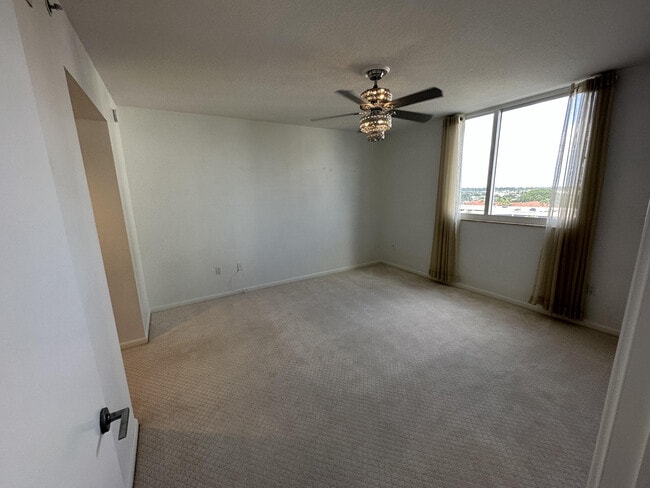 Building Photo - 1551 N Flagler Dr
