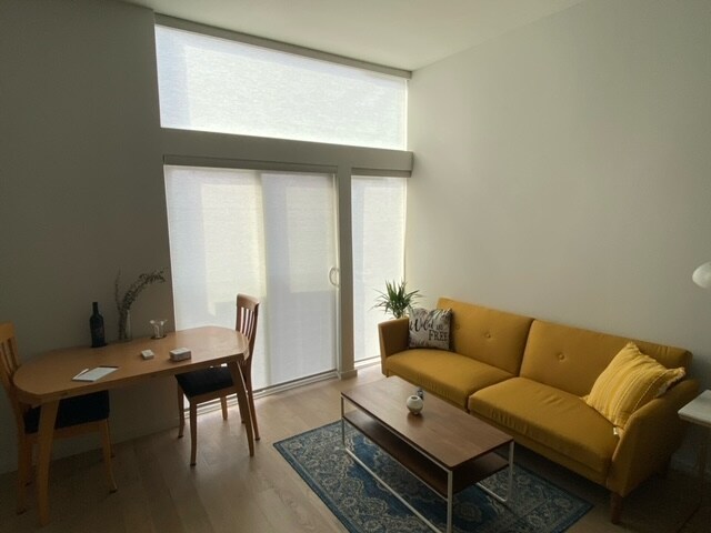 Building Photo - Room in Condo on S Duke St
