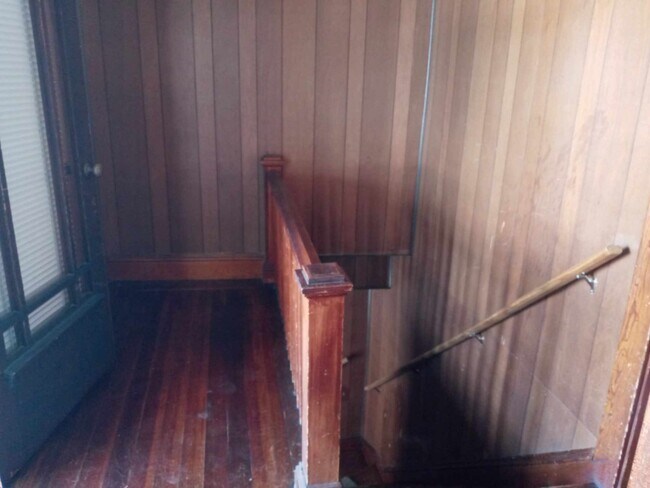 Building Photo - 467 Farmington Ave