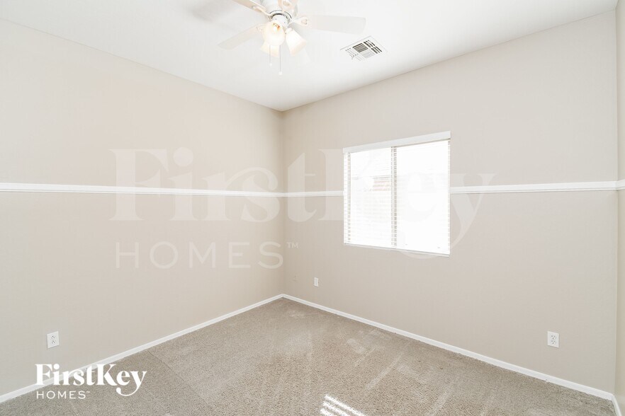 Building Photo - 2850 E Silverbell Rd