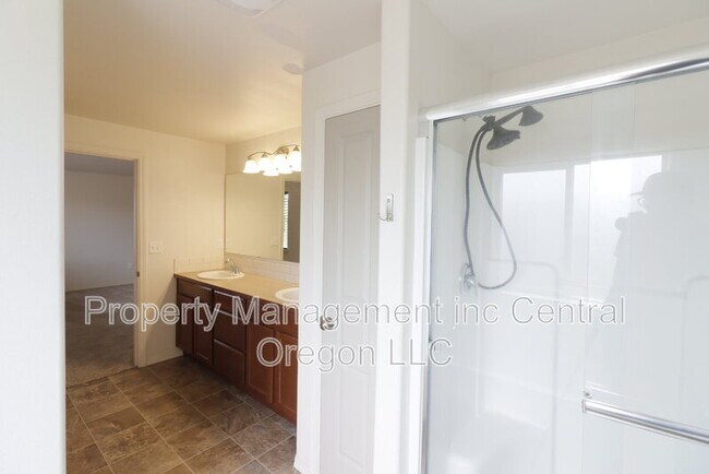 Building Photo - 3576 SW Pumice Ave