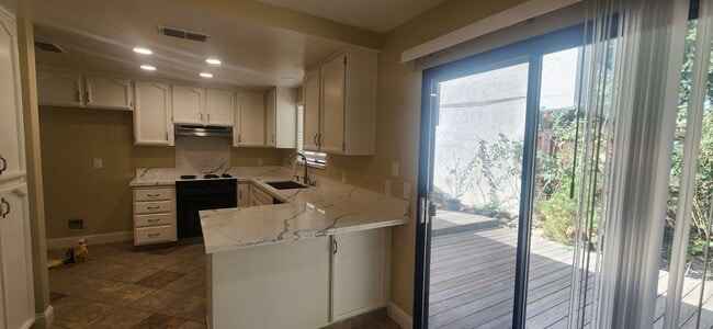 Building Photo - Updated 3 Bedroom 2 Bathroom Home in Pocke...