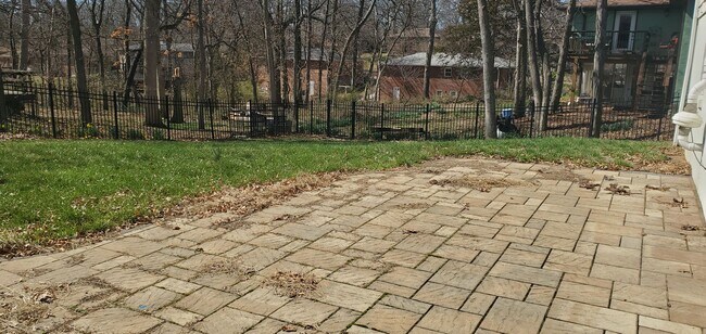 Building Photo - 4 bd, 2 ba, old SW Columbia, corner lot, great shape, fenced, hardwoods, W/D