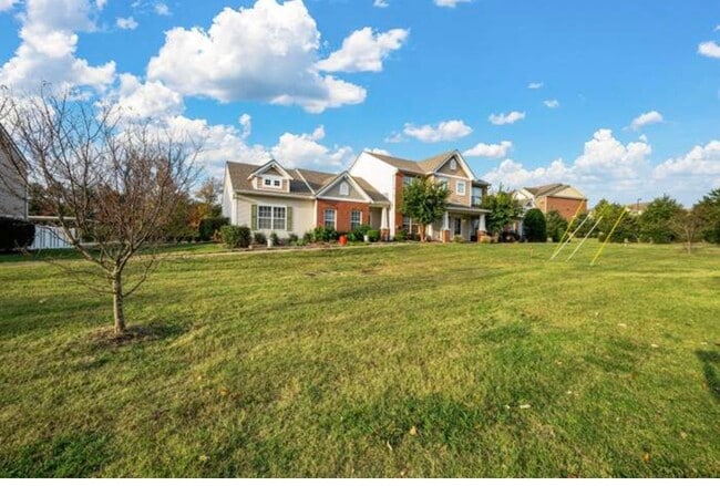 Building Photo - 949 Seven Oaks Blvd