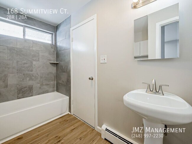 Building Photo - 168 Summit View Ct