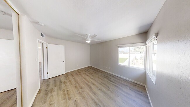 Building Photo - 5BD/2BA, Large Bedrooms!  (Lease out, pend...
