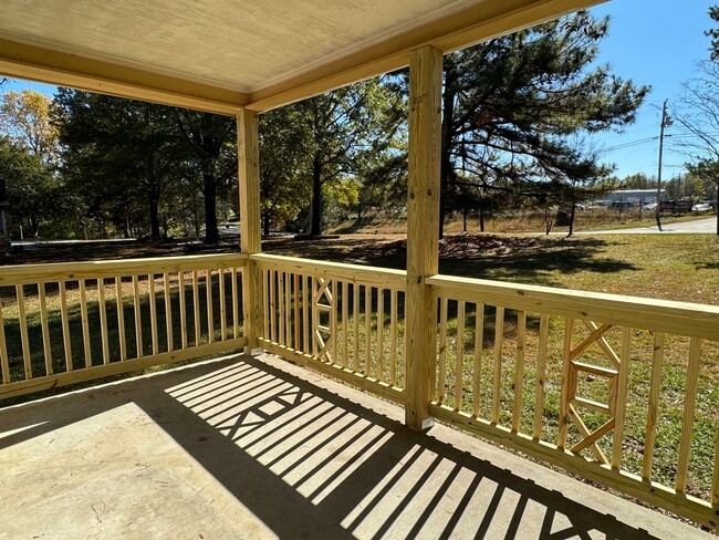 Building Photo - SW - Front Porch, Living Area Plus DR, Bea...