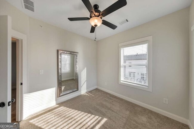 Building Photo - 320 Oak Arms Wy