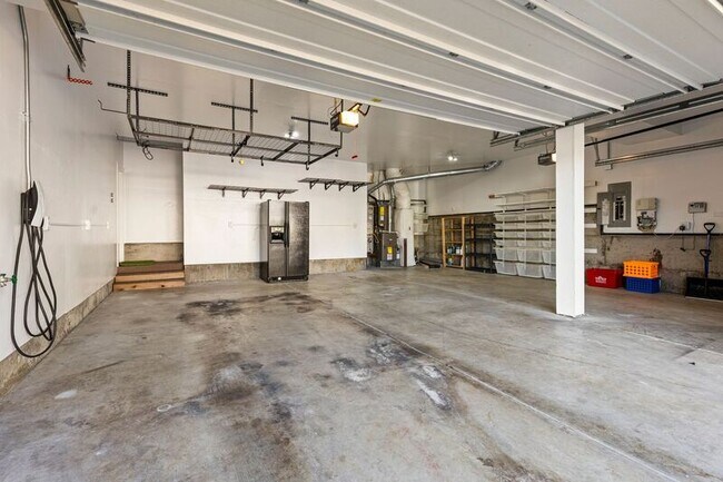 Building Photo - 15119 SW Greenfield Dr