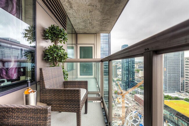 Building Photo - 2101 6th Ave