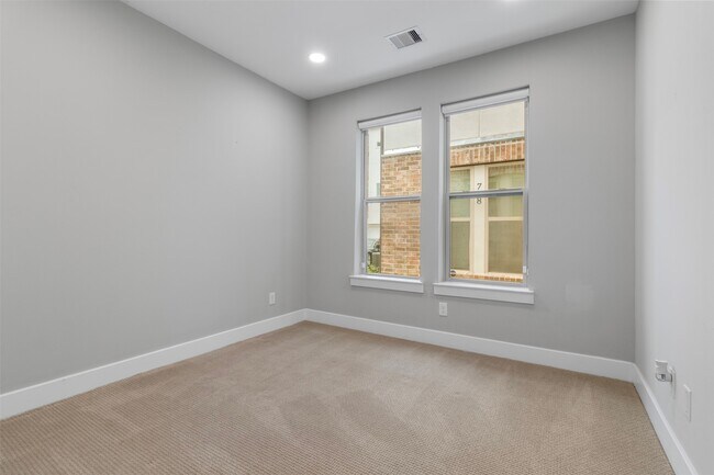 Building Photo - 719 Schwartz St