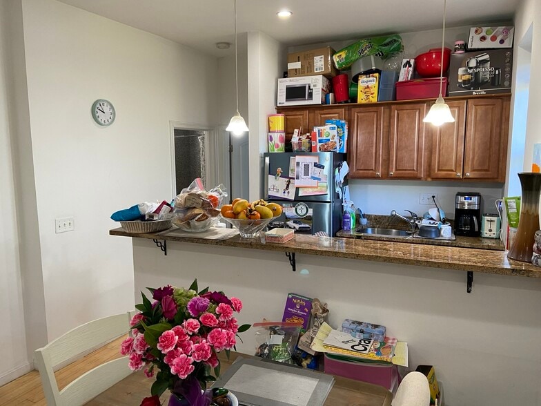 Building Photo - 40 Newton St