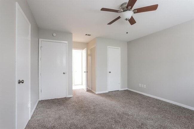 Building Photo - 36 W Bigelow Oak Ct