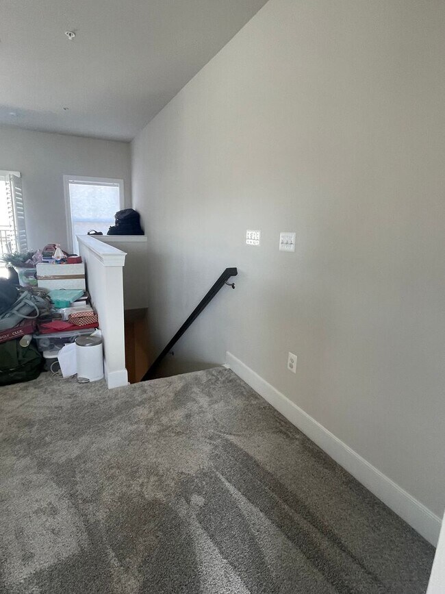 Building Photo - FOUR LEVEL TOWNHOUSE IN DOWNTOWN CROWN, 2 ...
