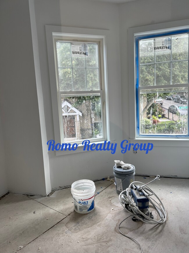 Building Photo - 478 E 4th St