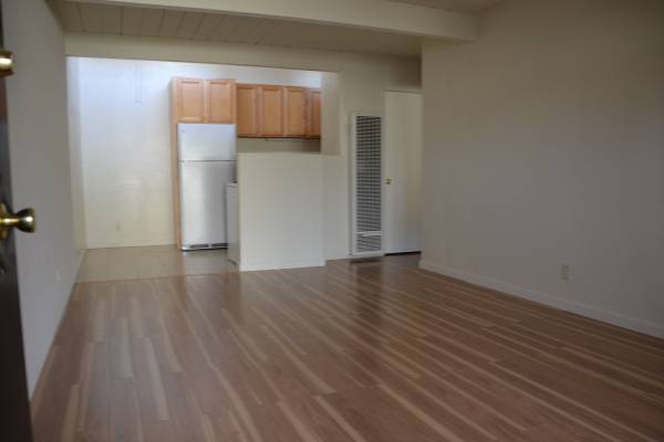 Building Photo - Sutter Gardens