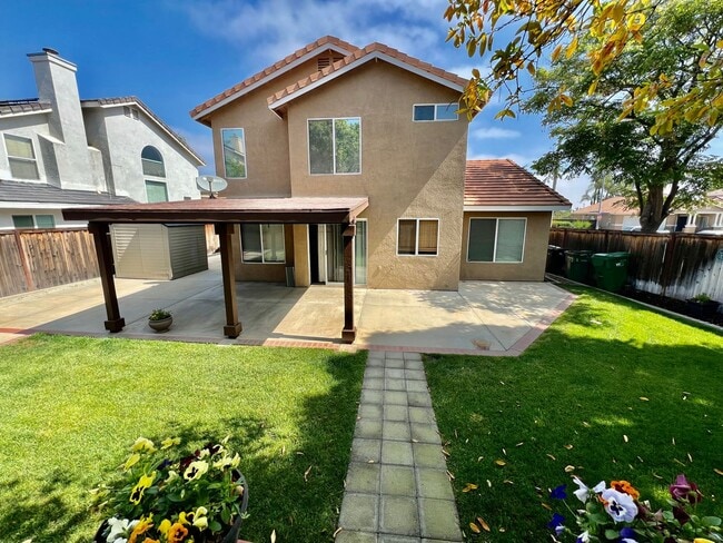 Building Photo - Nice 2 Story Family Home