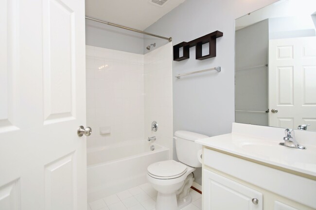 Building Photo - Pet Friendly End-unit Pantops Townhome (Ap...