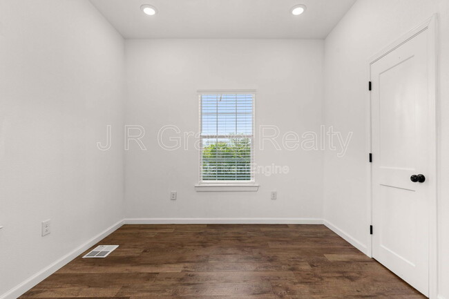 Building Photo - 2317 Maple Ave