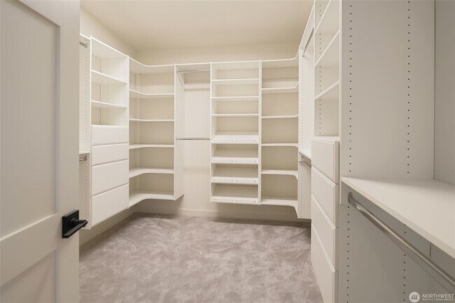 Building Photo - 4Bd/4.5Ba Seattle Home