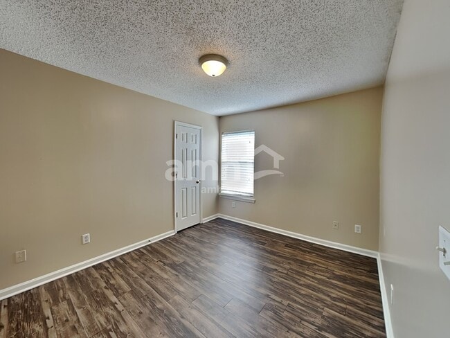 Building Photo - 6037 Scenic Meadow Ln