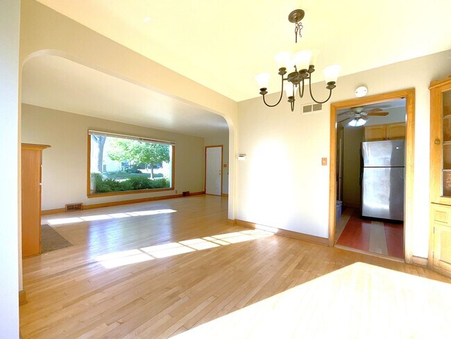 Building Photo - 1104/06 E Glendale Ave