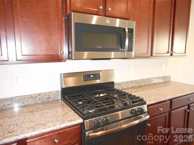 Building Photo - 322 Willow Wood Ct