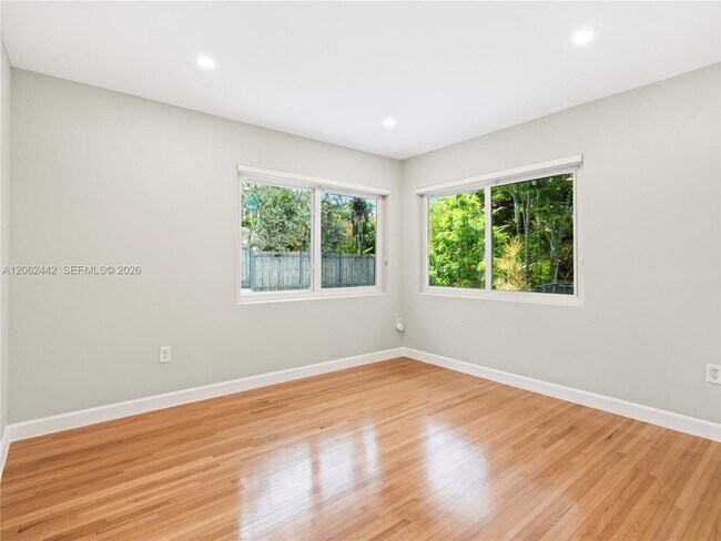 Building Photo - 680 NE 81st St