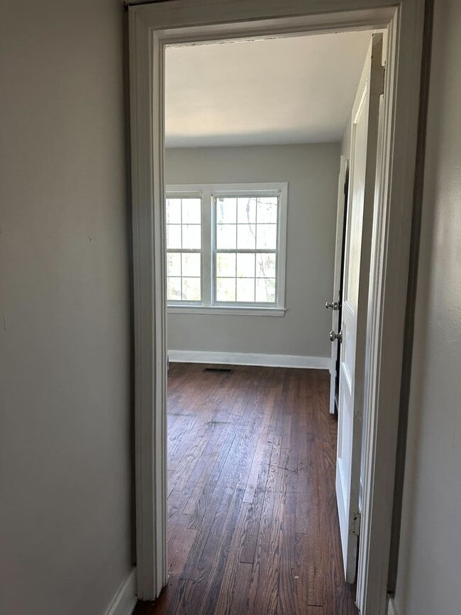 Building Photo - Classic Charm Meets Modern Comfort – 3BR/2BA Home