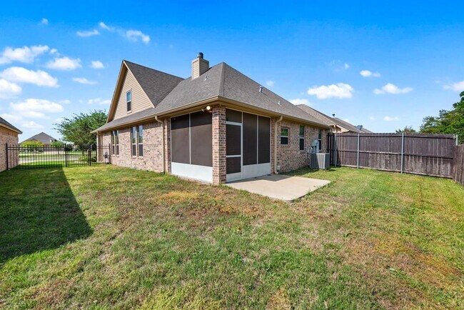 Building Photo - 1806 Lakeshore Cir