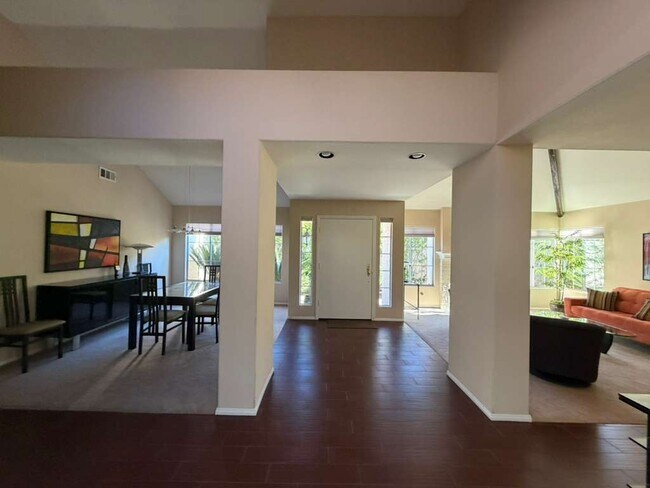 Building Photo - 11816 Caminito Corriente