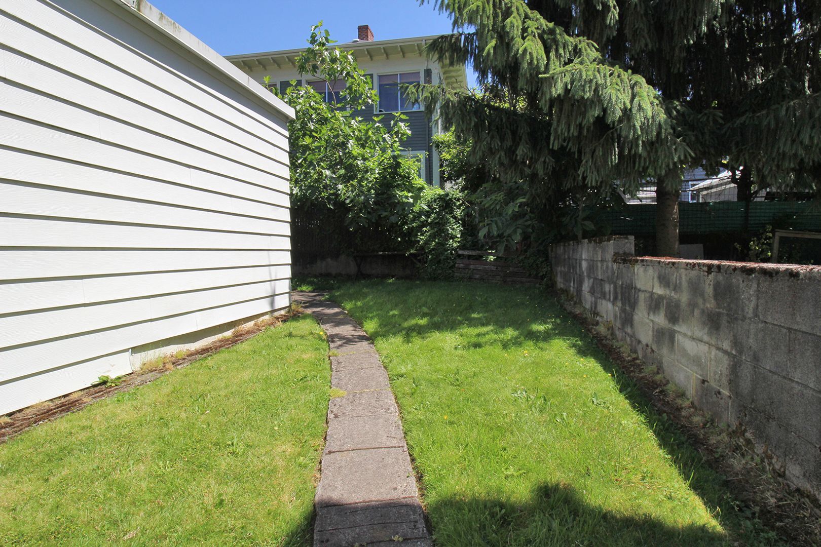 Building Photo - 2200 SE Ivon St