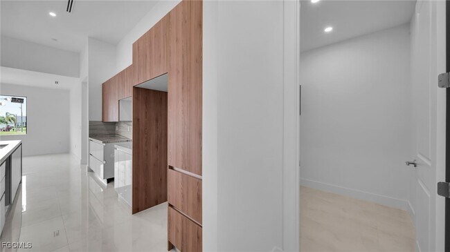 Building Photo - 1713 NW 2nd St