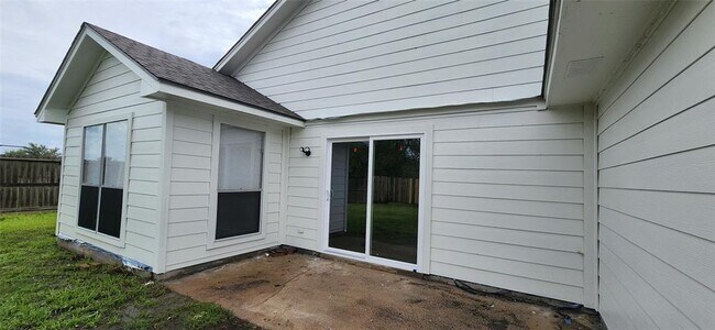 Building Photo - 129 Wagon Ln Loop