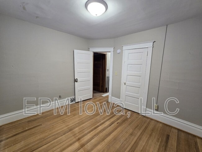 Building Photo - 349 17th St SE