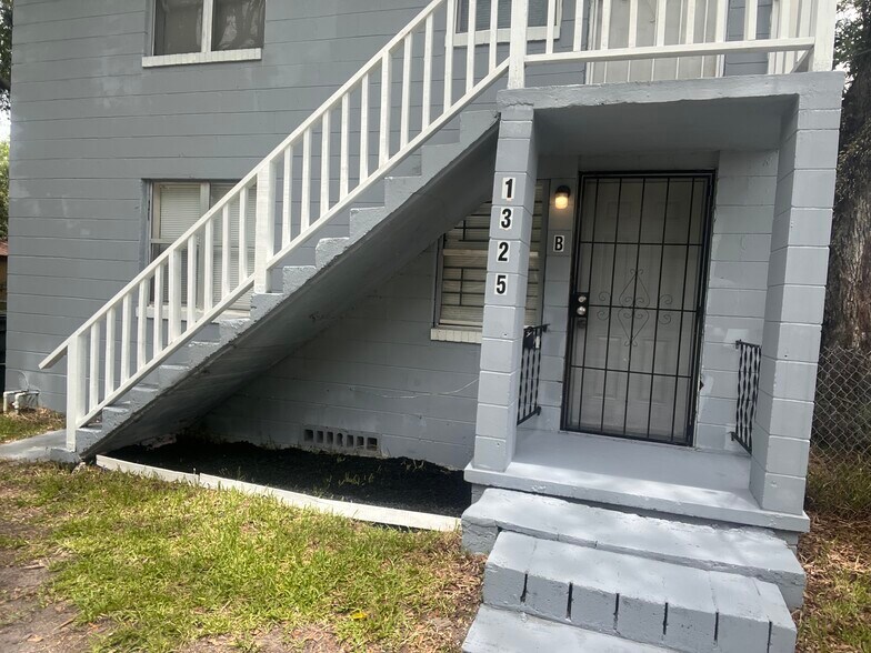 Building Photo - 1325 W 25th St
